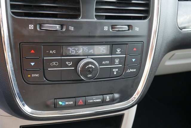 Used 2015 Chrysler Town & Country Touring image 21