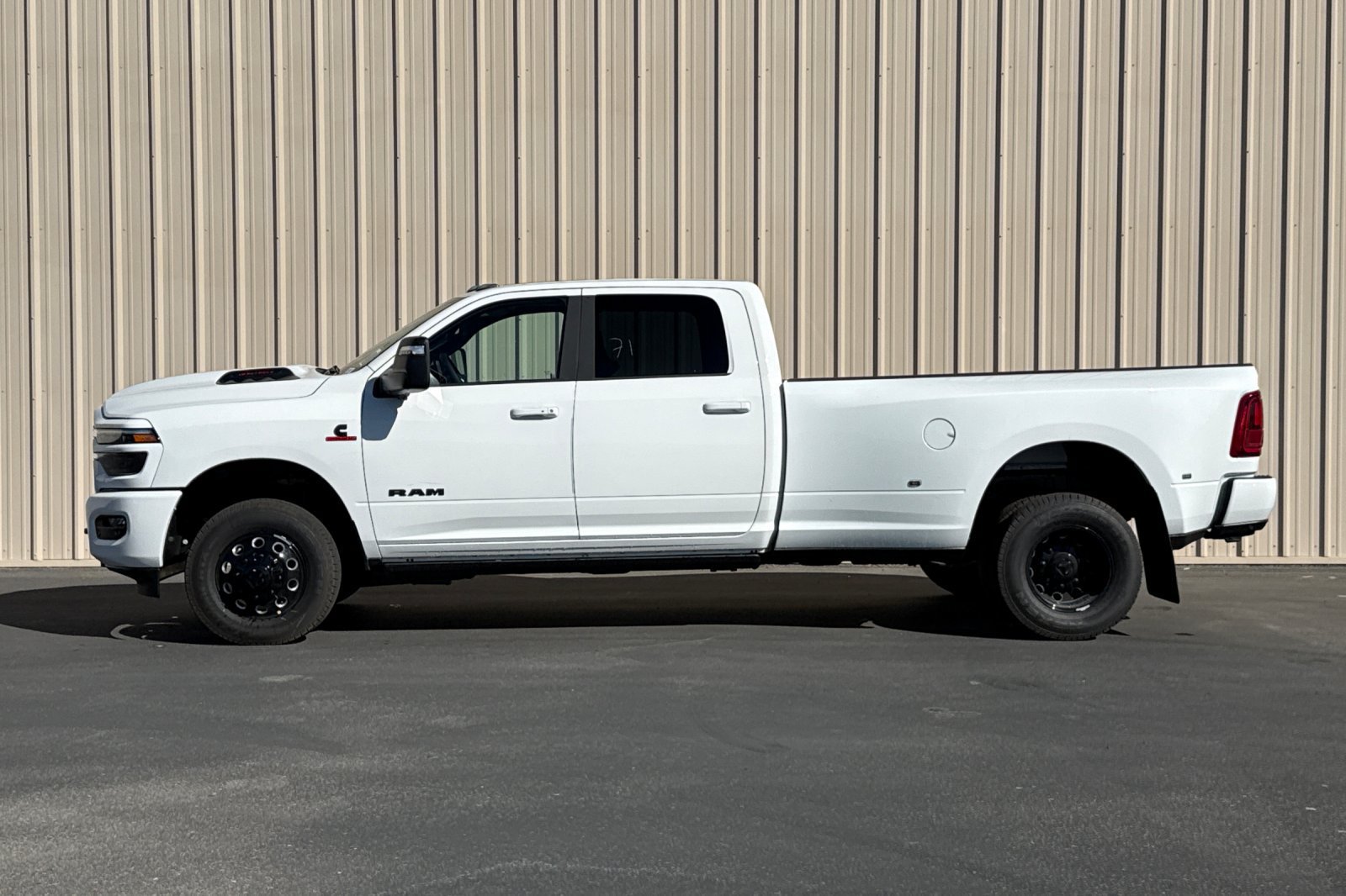 New 2026 RAM 3500 Laramie AWD/4WD image 9