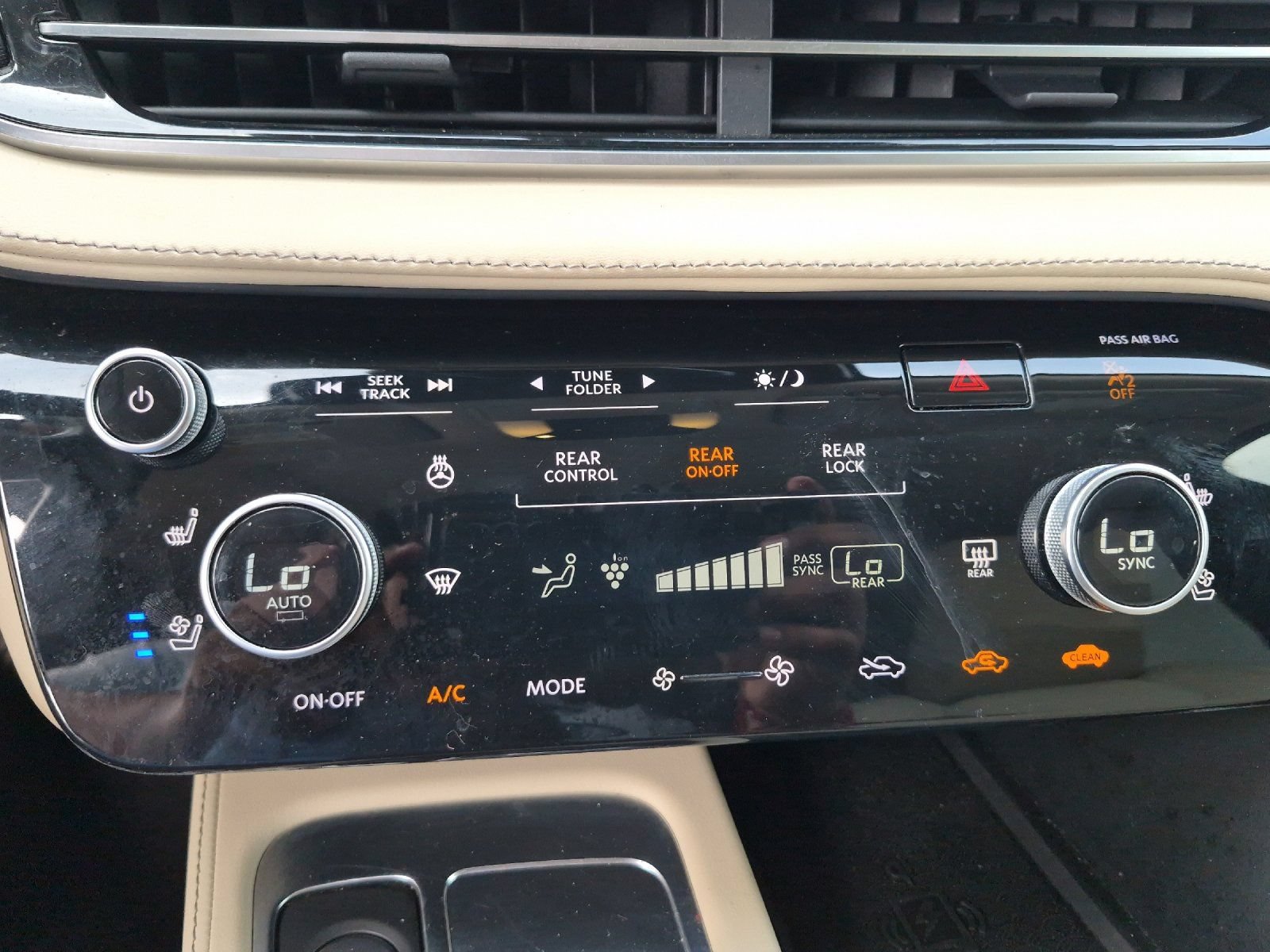 Used 2023 INFINITI QX60 Sensory AWD/4WD image 21