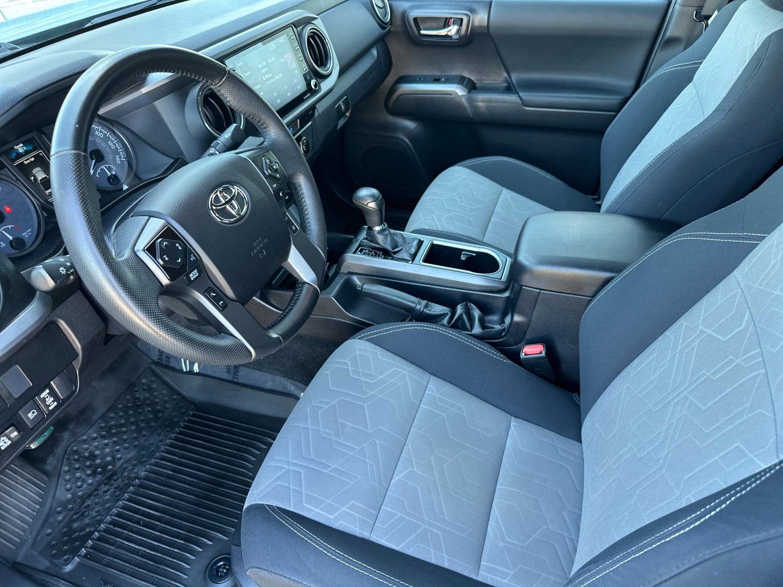 Used 2022 Toyota Tacoma TRD Off-Road w/ Technology Package image 11