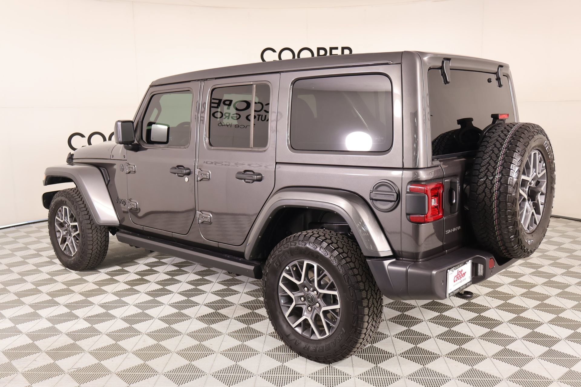 Used 2025 Jeep Wrangler Unlimited Sahara AWD/4WD image 23