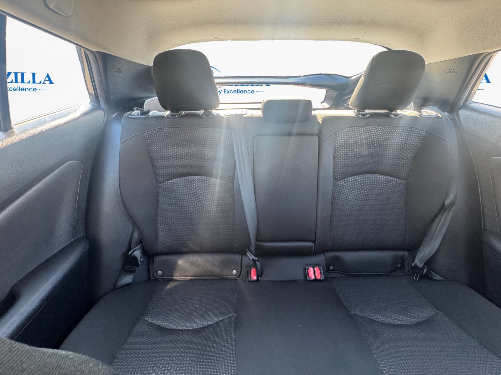 Used 2020 Toyota Prius LE w/ Carpet Mat Package AWD/4WD image 12