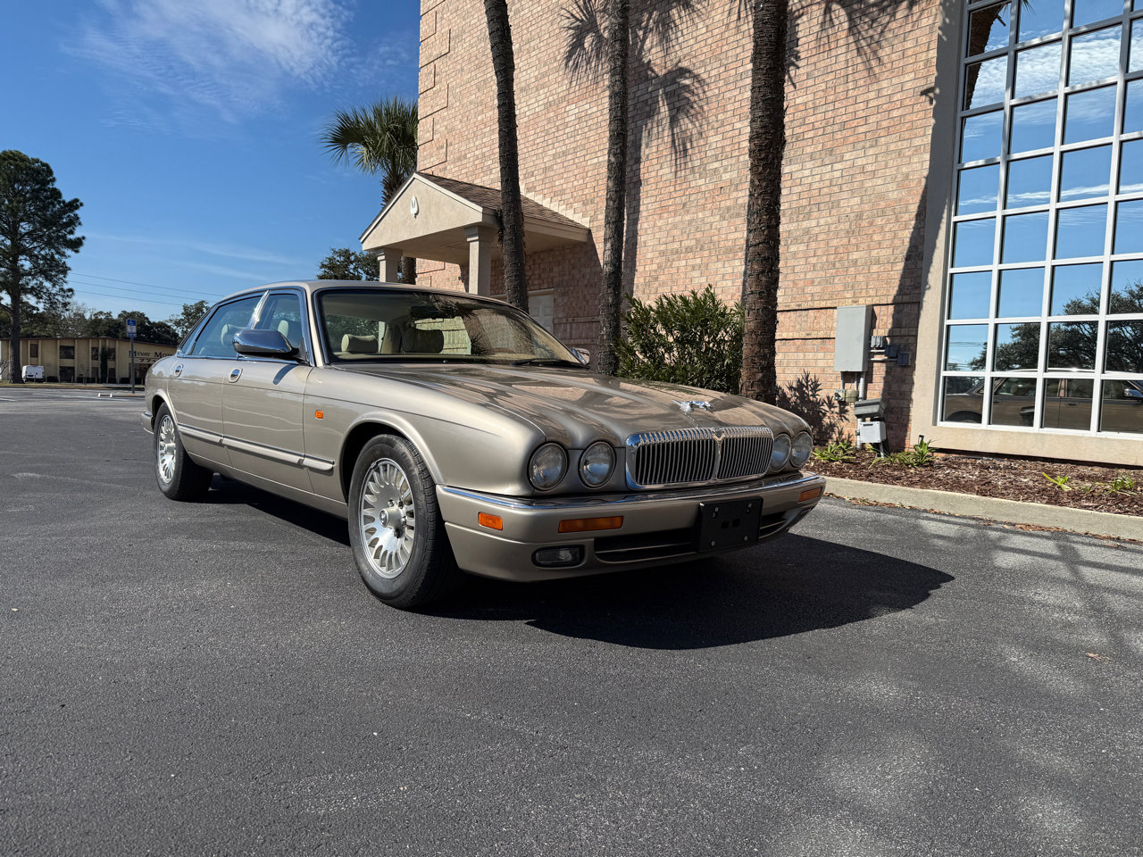 Used 1997 Jaguar XJ Vanden Plas Vanden Plas image 4