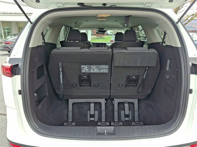 Used 2024 Kia Carnival LX image 28