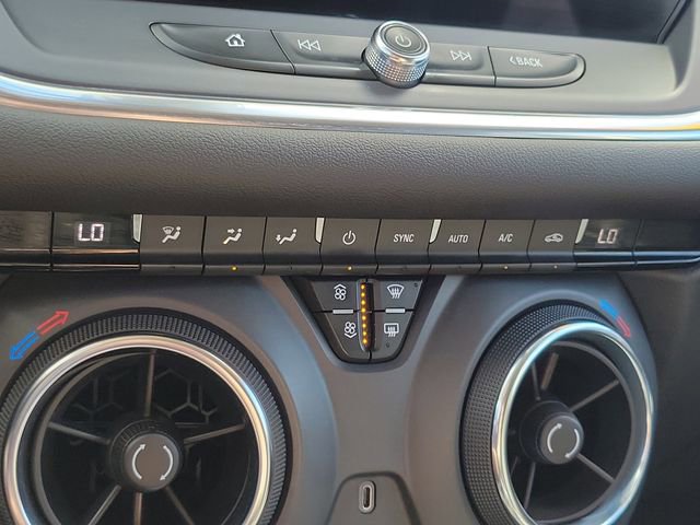 Used 2023 Chevrolet Blazer LT FWD image 25