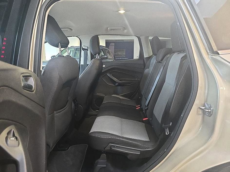 Used 2018 Ford Escape SE w/ Ford Safe & Smart Package AWD/4WD image 27
