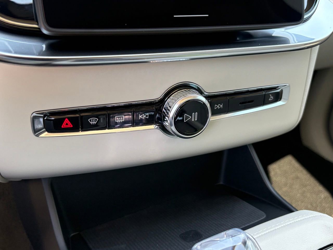 New 2026 Volvo XC90 B6 Ultra w/ Lounge Package AWD/4WD image 15