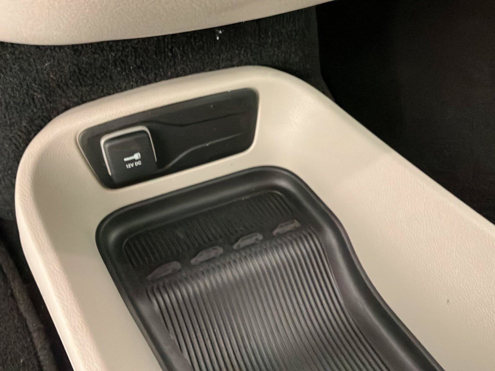 Used 2023 Chrysler Pacifica Touring-L FWD image 34