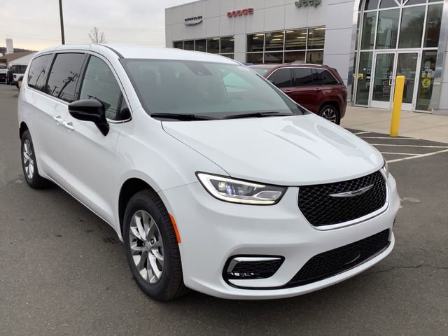 New 2026 Chrysler Pacifica Select image 2