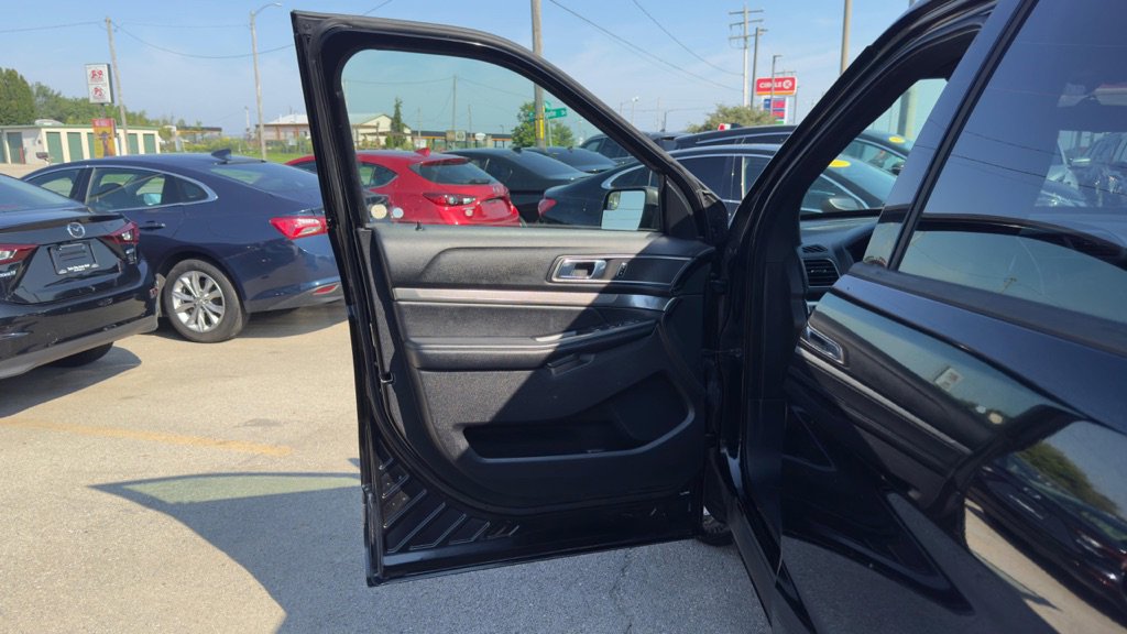 Used 2018 Ford Explorer XLT AWD/4WD image 12