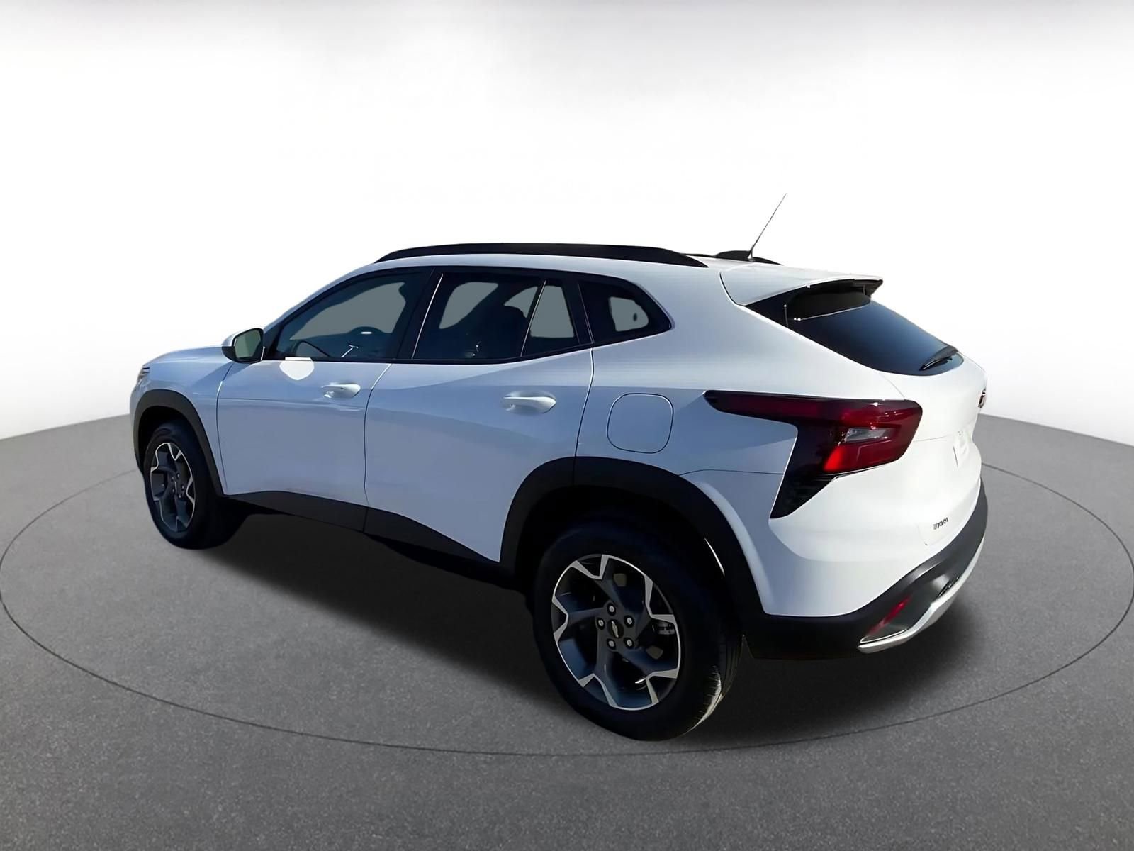 Used 2025 Chevrolet Trax LT w/ LT Convenience Package image 10