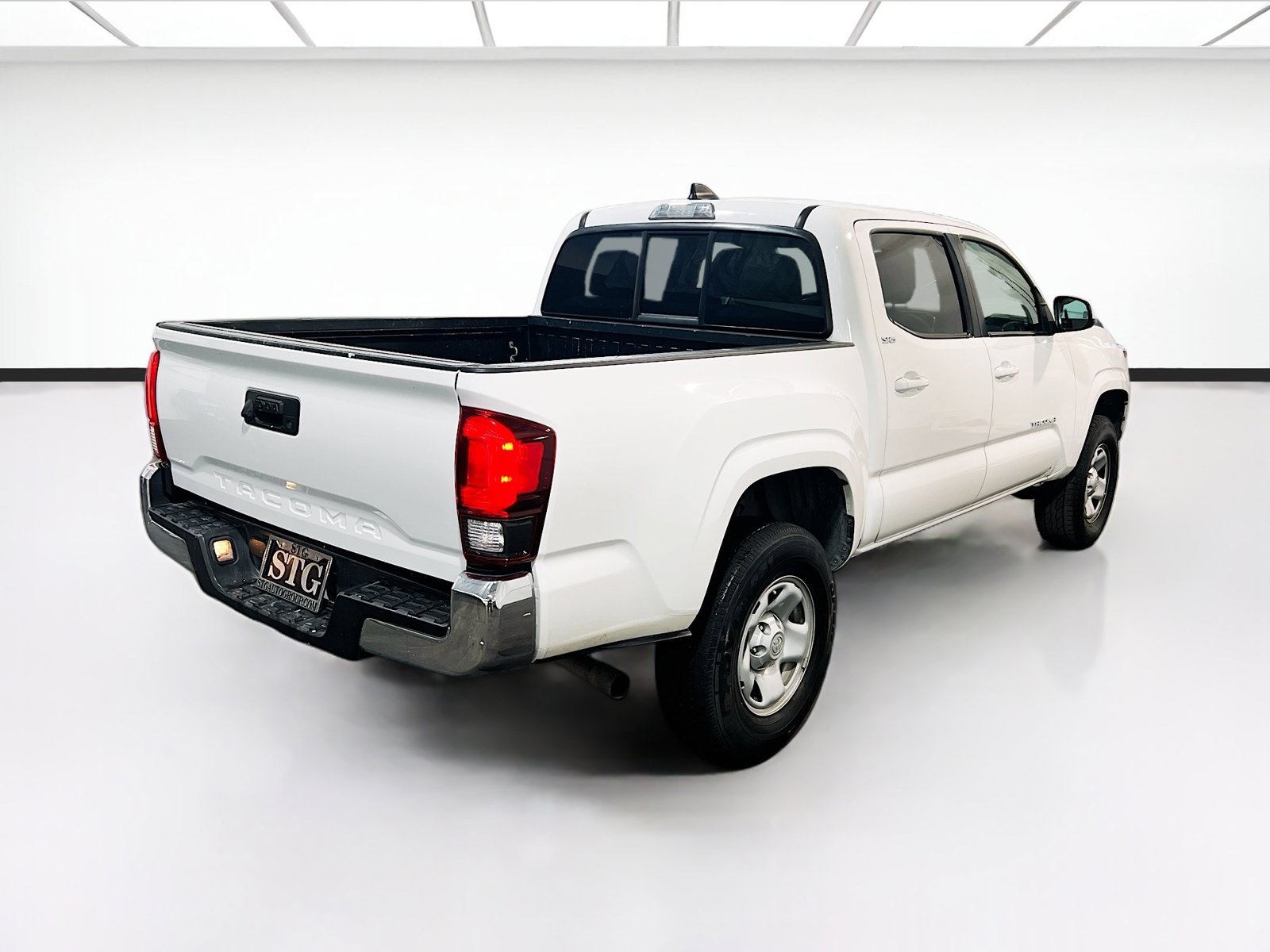 Used 2023 Toyota Tacoma SR5 RWD image 4
