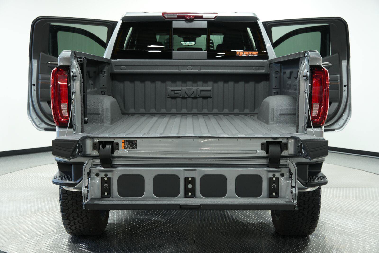 Used 2025 GMC Sierra 1500 AT4 w/ AT4 Premium Package AWD/4WD image 15