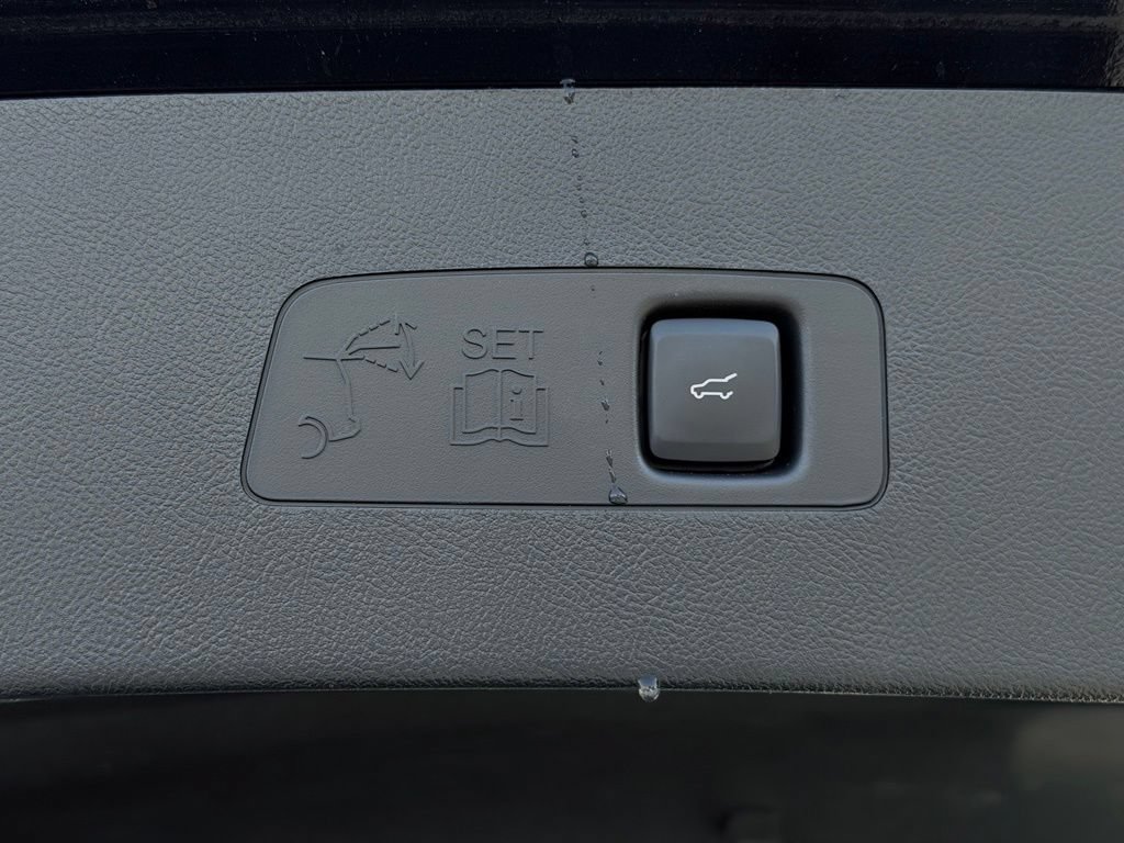 Certified 2024 Lincoln Corsair AWD image 12