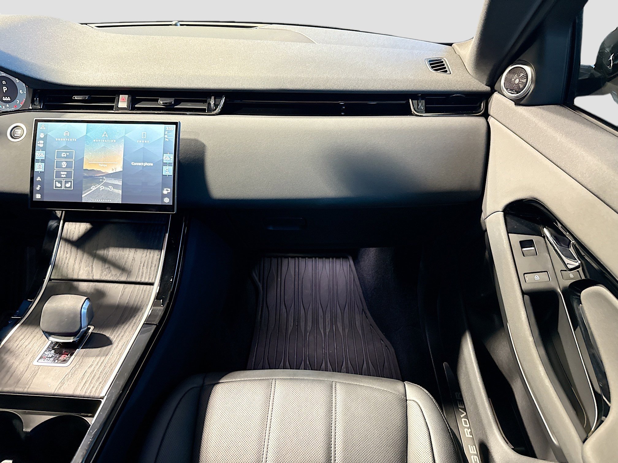 Used 2025 Land Rover Range Rover Evoque Dynamic SE AWD/4WD image 18