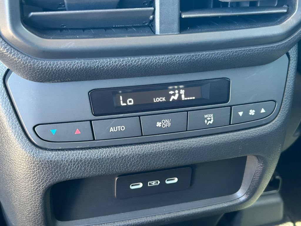 Used 2024 Honda Pilot Touring image 23