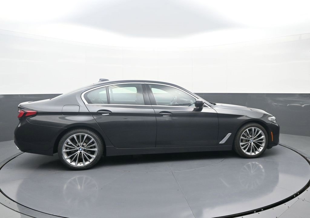 Used 2023 BMW 530i xDrive w/ Premium Package image 8