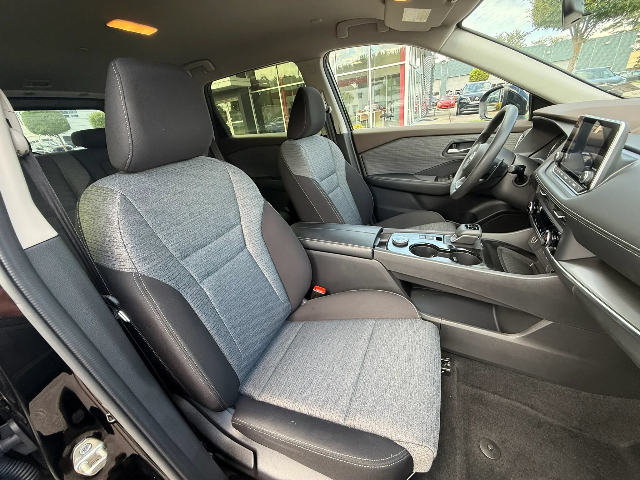 Used 2023 Nissan Rogue SV AWD/4WD image 18