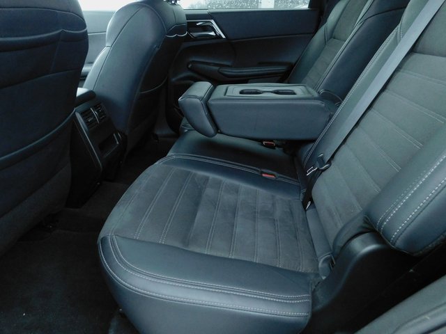 Used 2024 Mitsubishi Outlander SE image 21