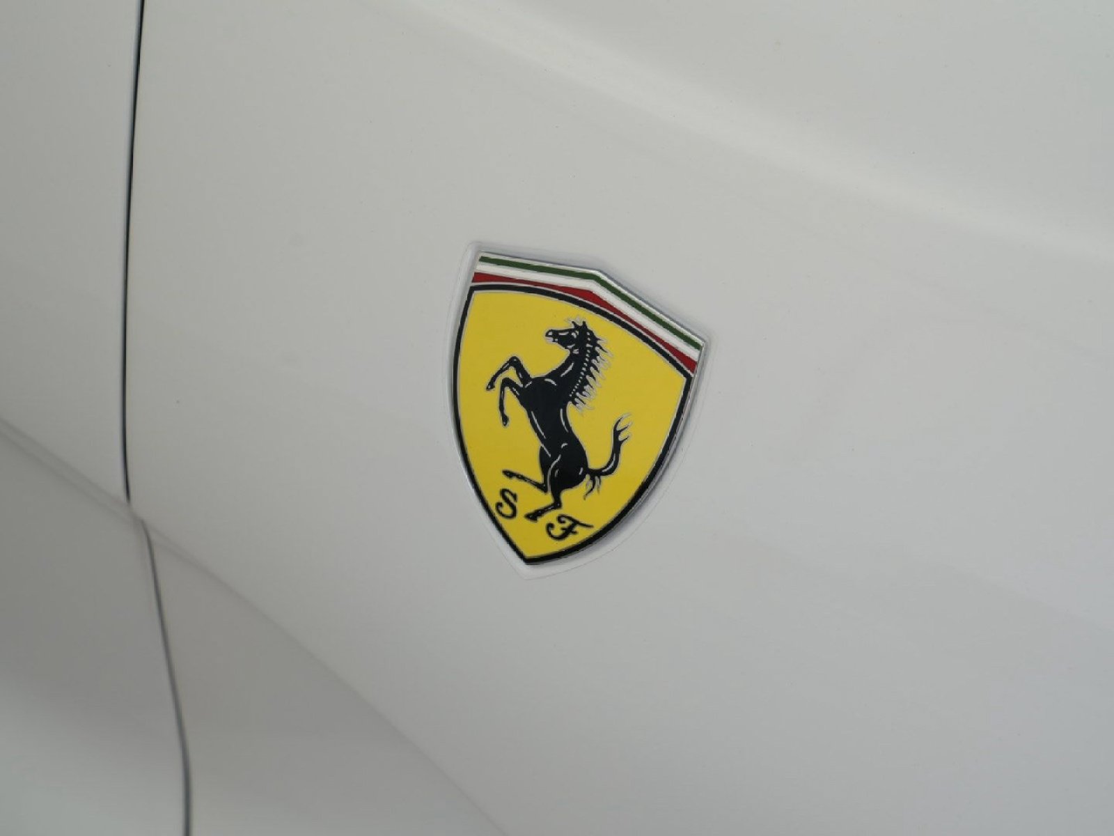 Used 2022 Ferrari 812 GTS RWD image 34