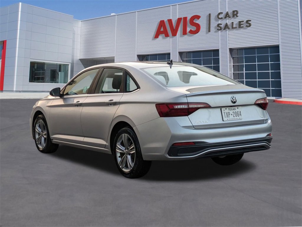 Used 2024 Volkswagen Jetta SE image 9