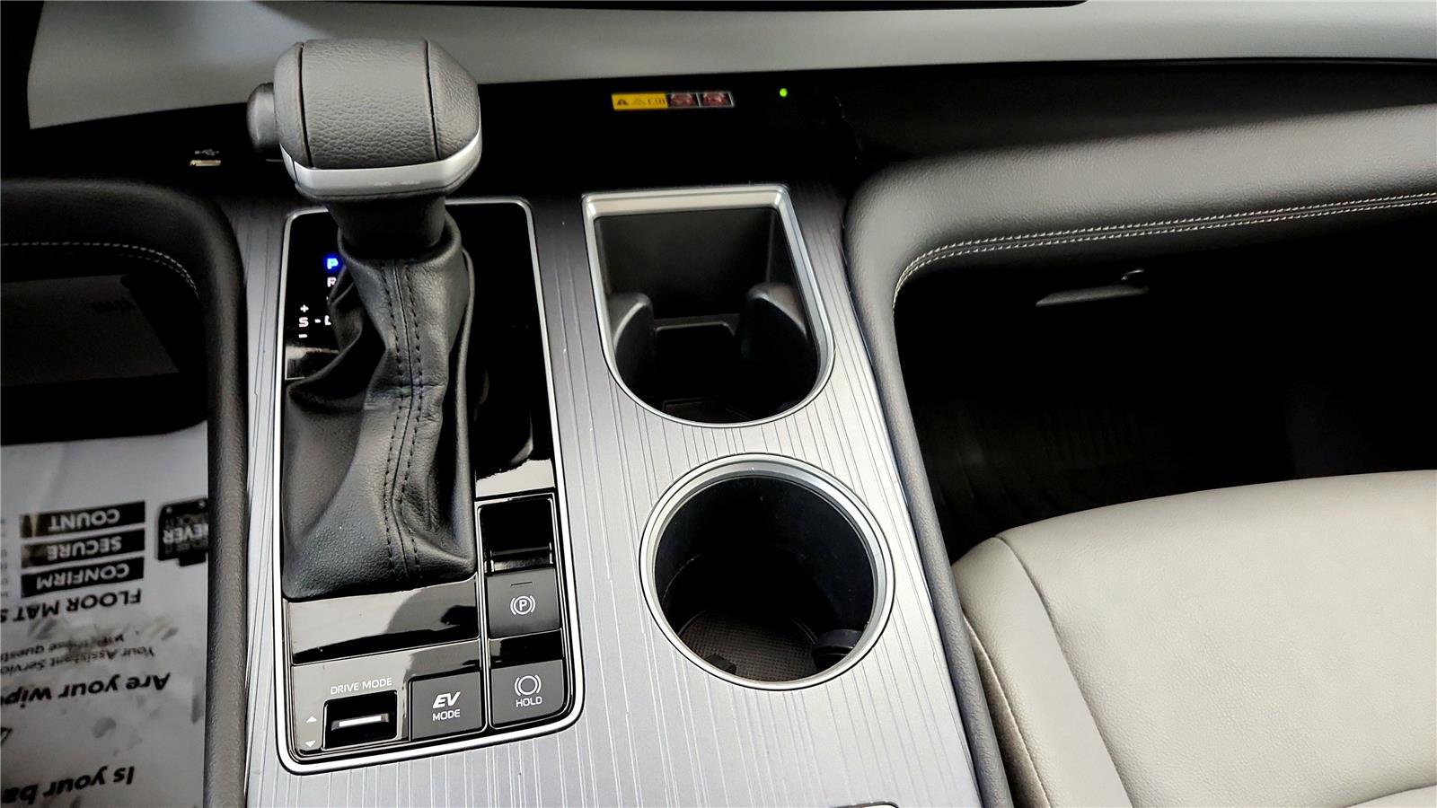 Used 2025 Toyota Sienna XLE image 30