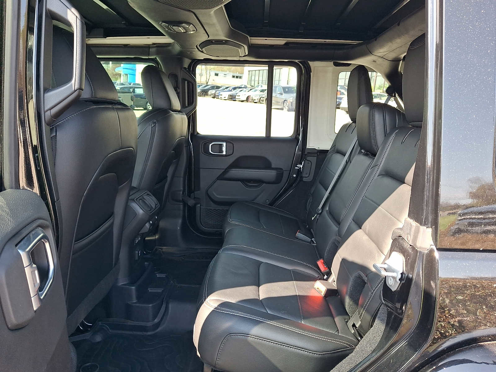 Used 2019 Jeep Wrangler Unlimited Sahara w/ Quick Order Package 24M Moab AWD/4WD image 10