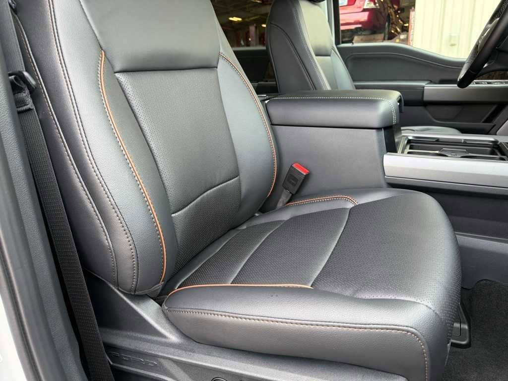 New 2026 Ford F250 Lariat w/ Black Appearance Package image 8