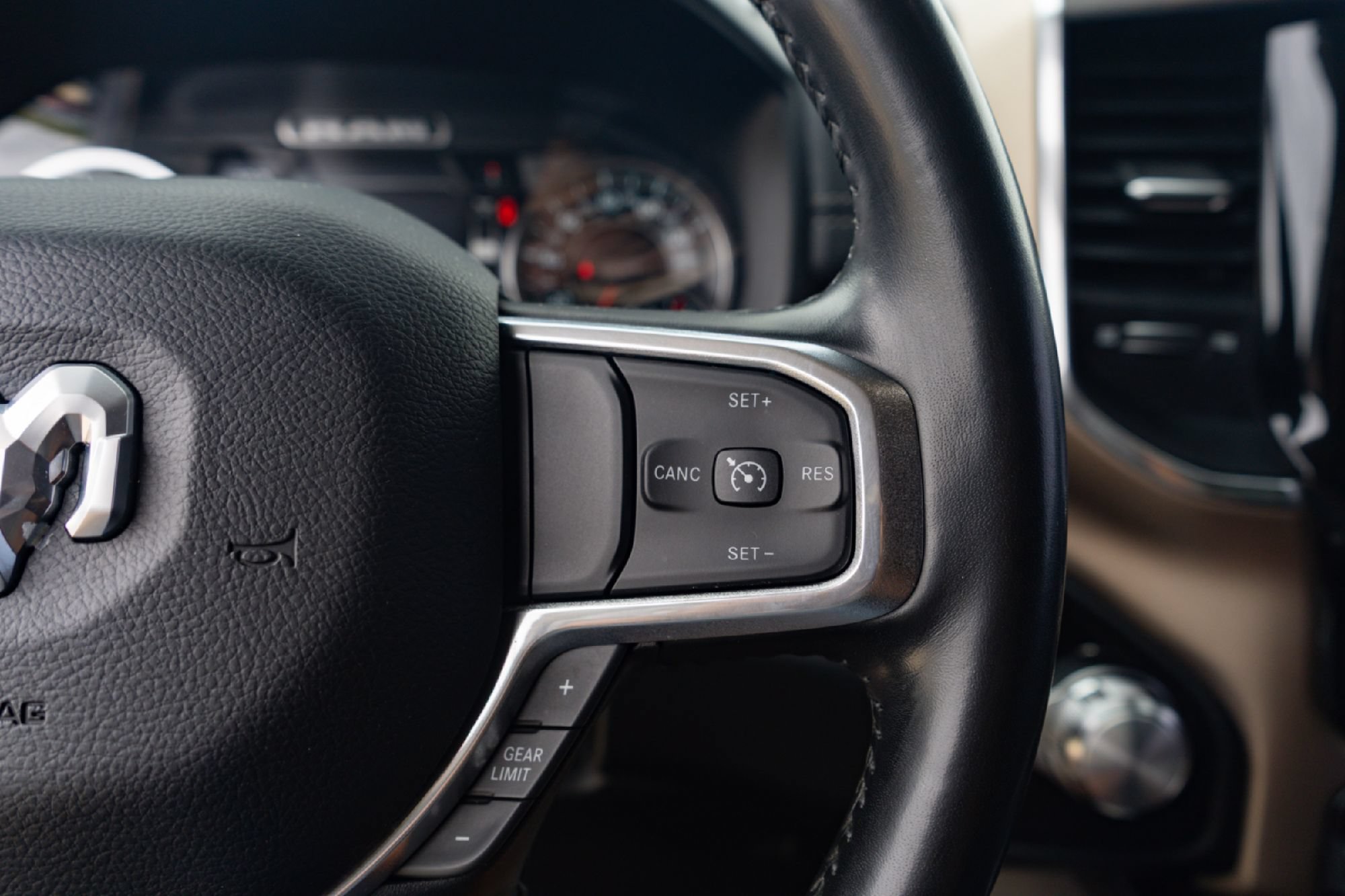 Used 2022 RAM 1500 Laramie AWD/4WD image 12