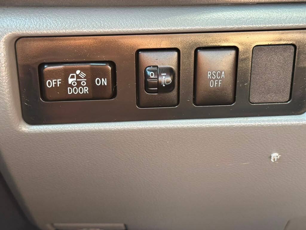 Used 2012 Toyota Tundra 4x4 Double Cab w/ SR5 Pkg image 22