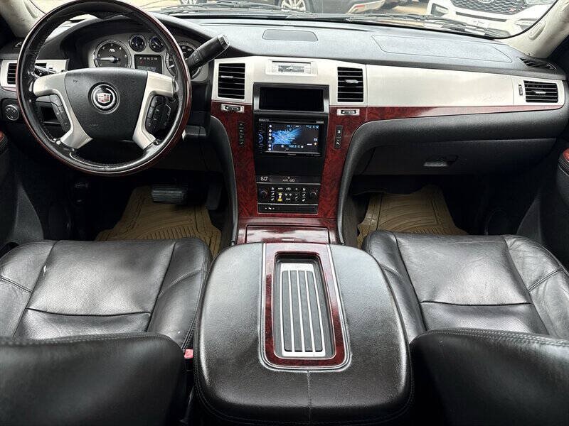 Used 2011 Cadillac Escalade AWD w/ Touring Package image 25