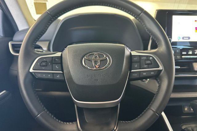 Used 2023 Toyota Highlander LE AWD/4WD image 27