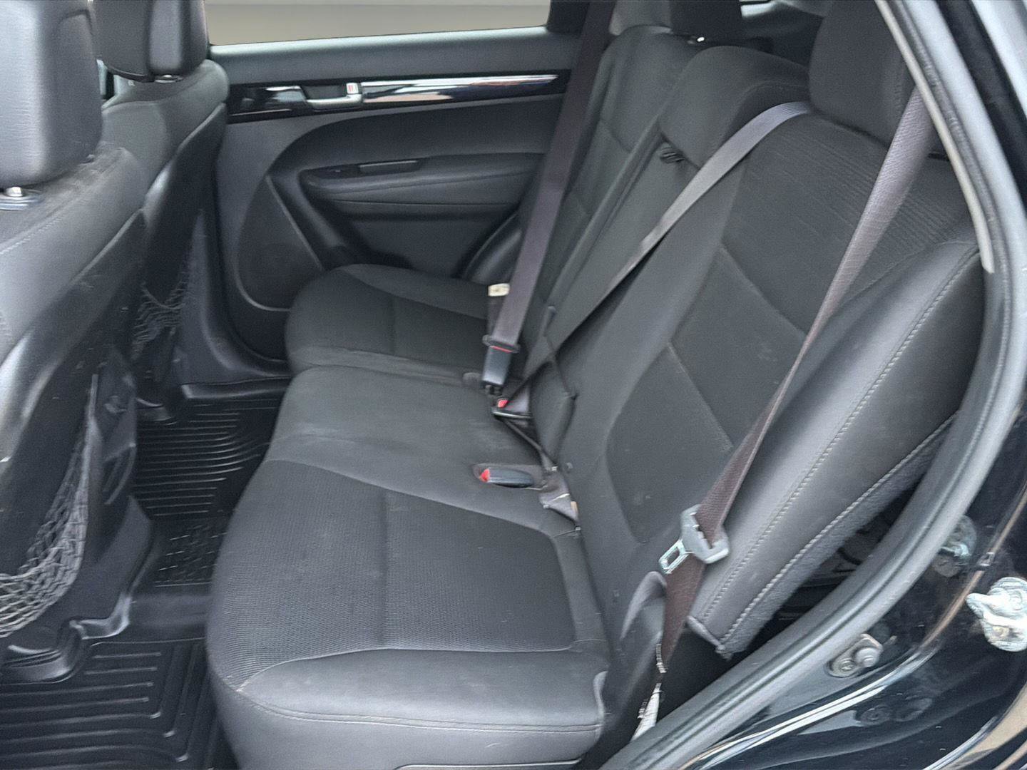 Used 2014 Kia Sorento LX image 14