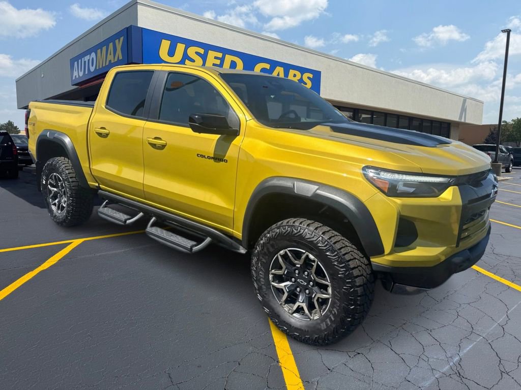 Used 2024 Chevrolet Colorado ZR2 w/ Technology Package AWD/4WD image 4