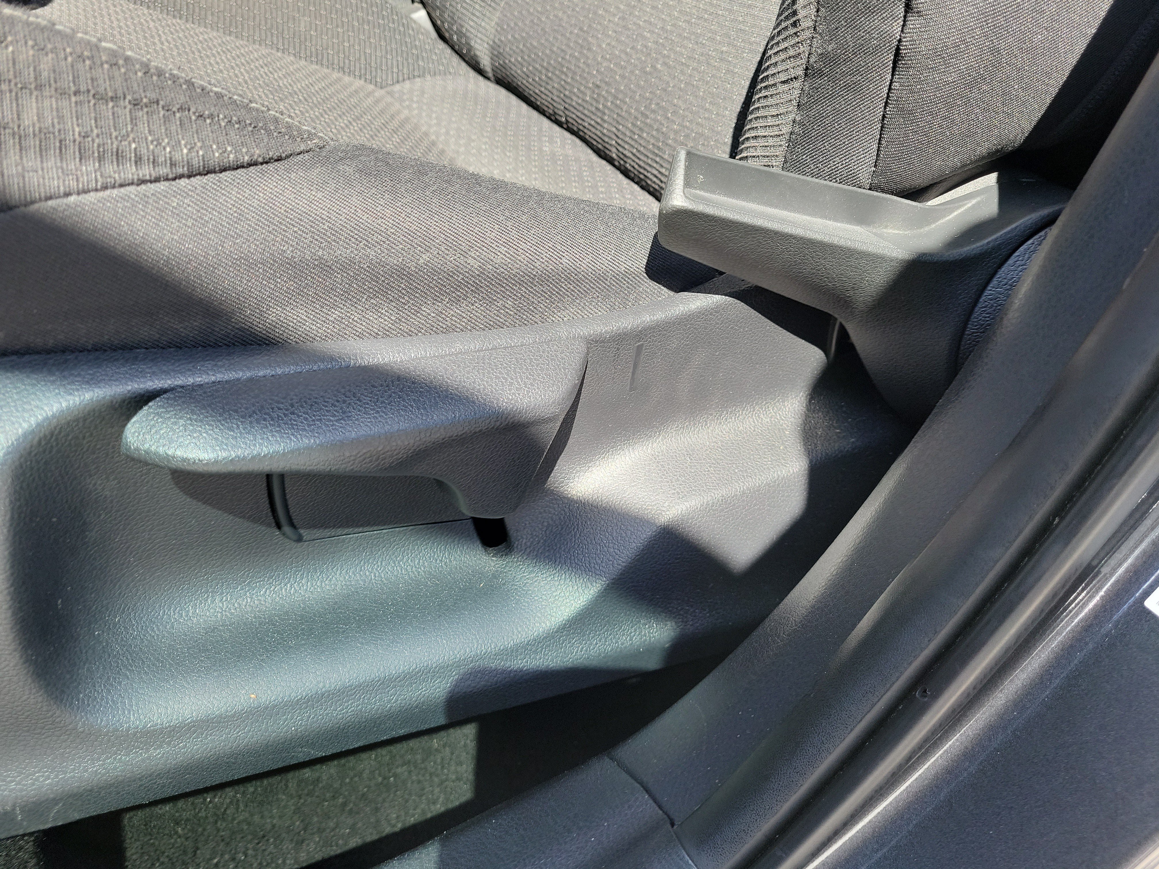 Used 2019 Toyota C-HR XLE FWD image 15