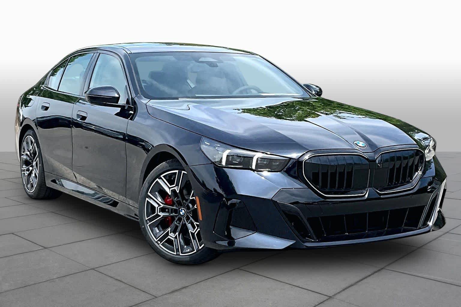 Used 2026 BMW 530i w/ M Sport Package RWD image 2
