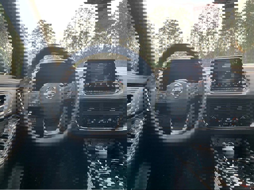 New 2025 Nissan Rogue SV image 13