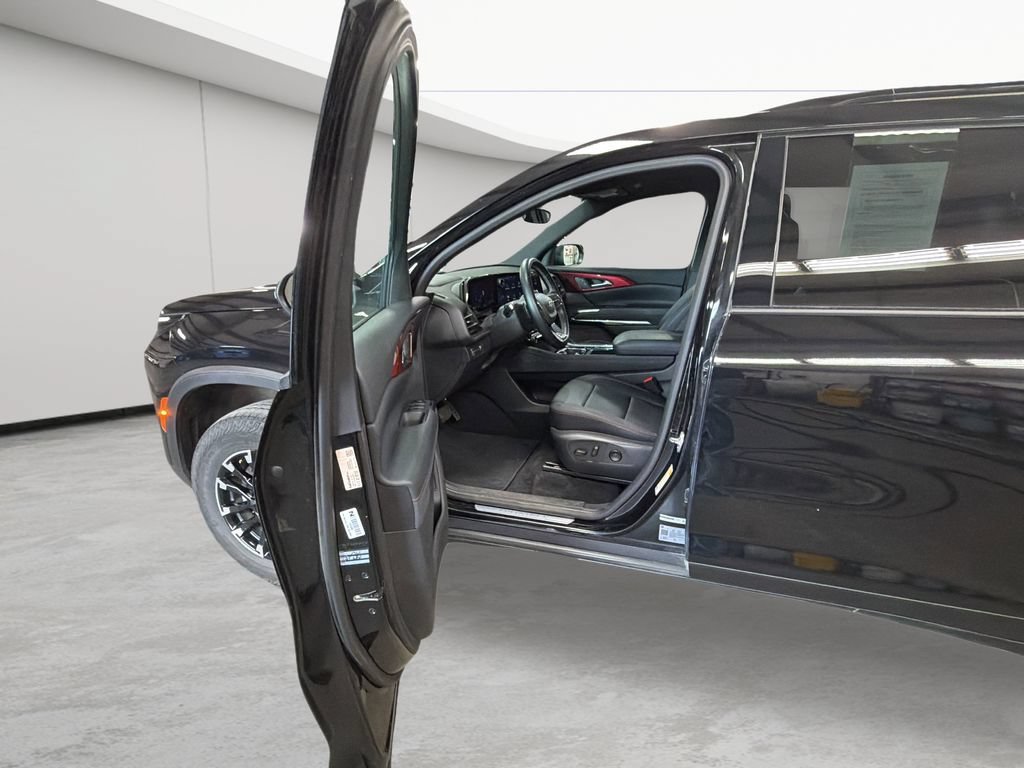 Used 2025 Chevrolet Traverse Z71 AWD/4WD image 35