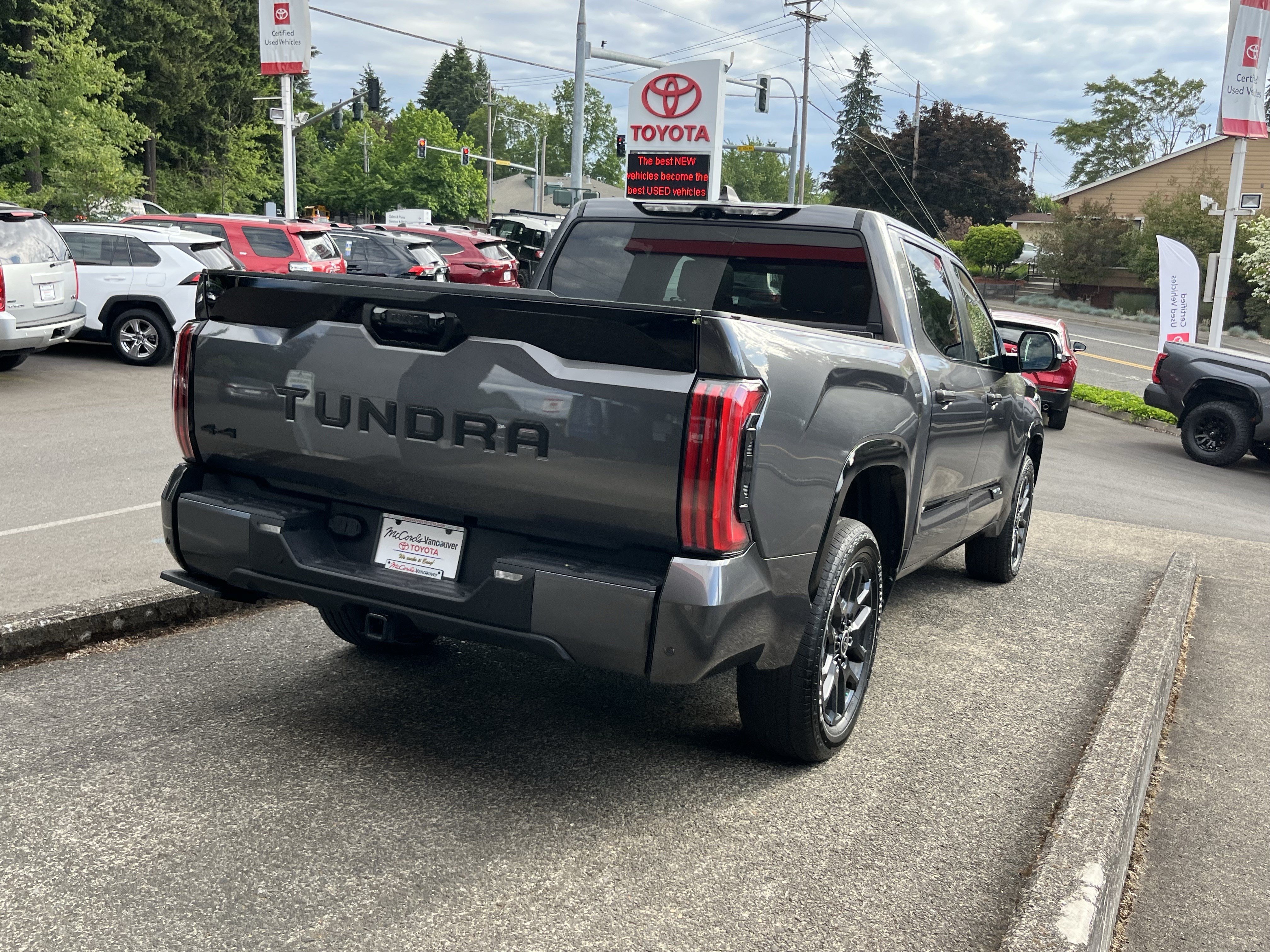 Used 2024 Toyota Tundra Platinum AWD/4WD image 7