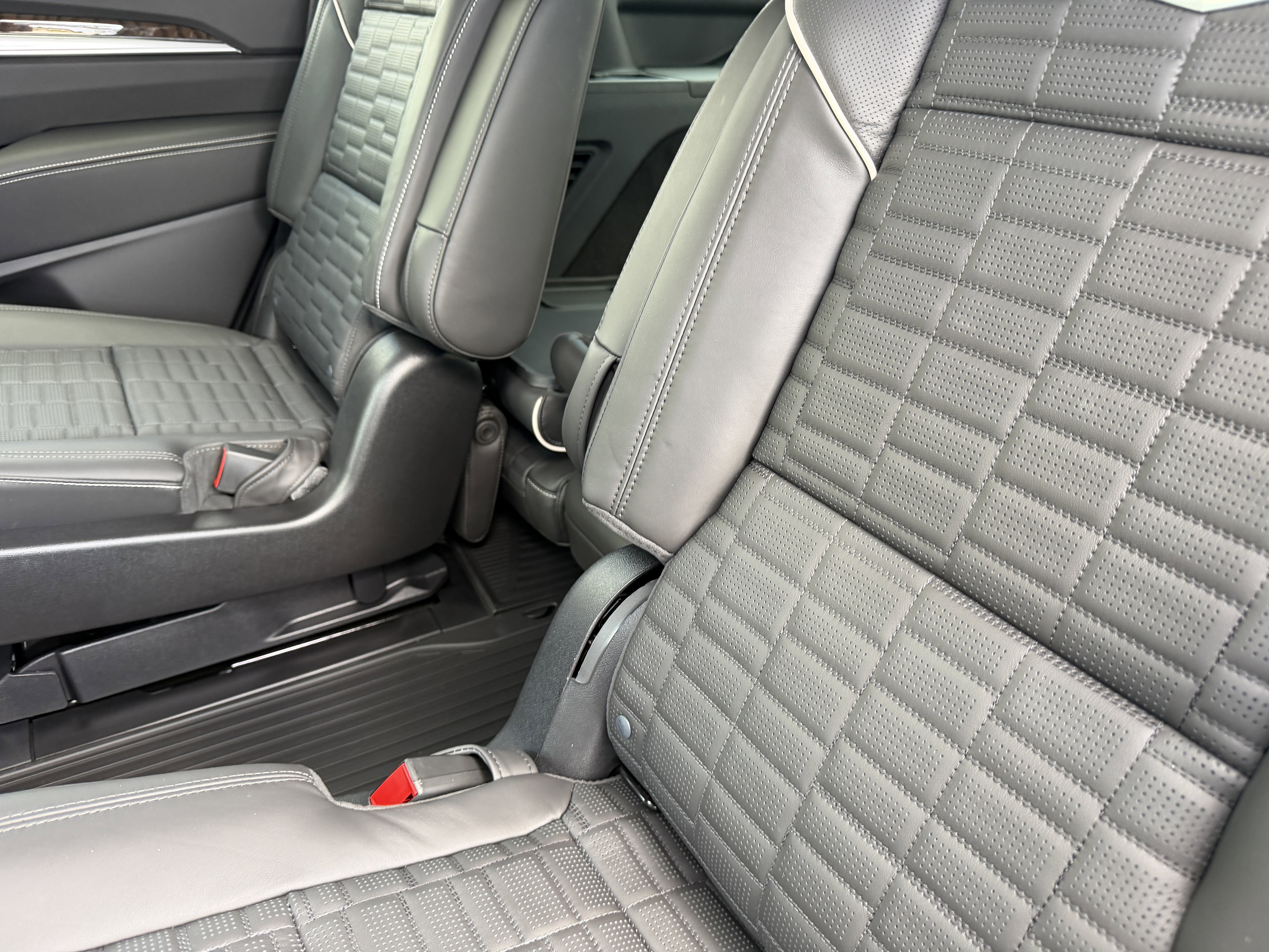 New 2026 Cadillac Escalade Platinum Sport w/ LPO, ONYX Package image 16