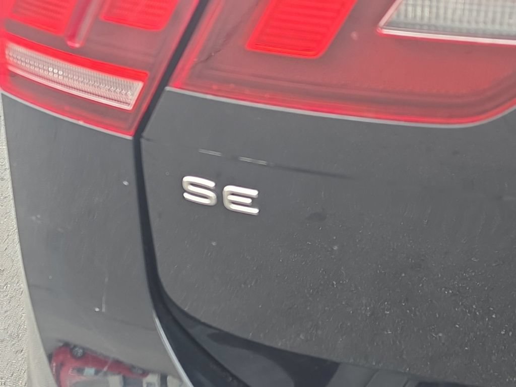 Used 2023 Volkswagen Tiguan SE R-Line AWD/4WD image 7