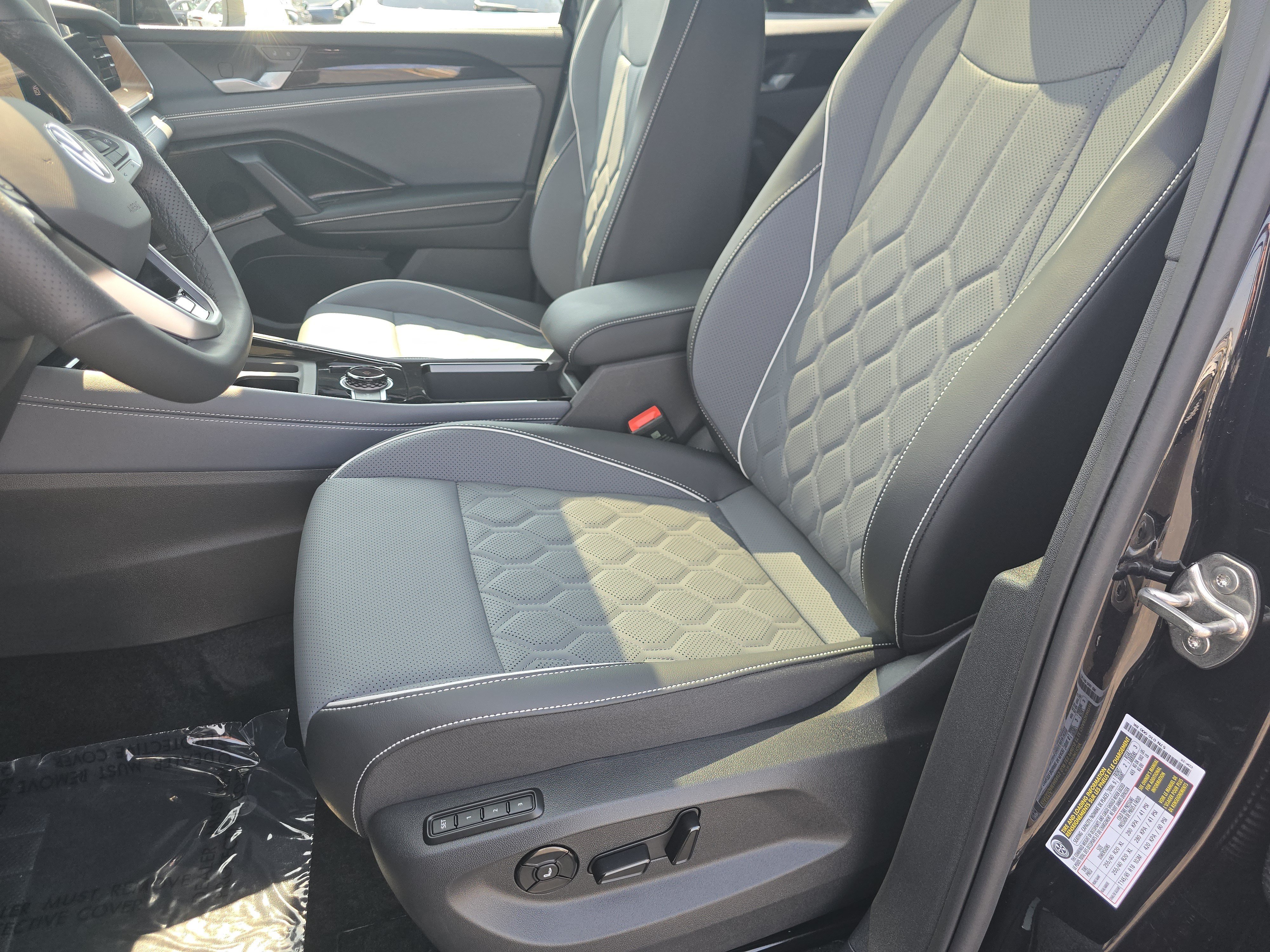 New 2026 Volkswagen Tiguan SEL R-Line AWD/4WD image 23