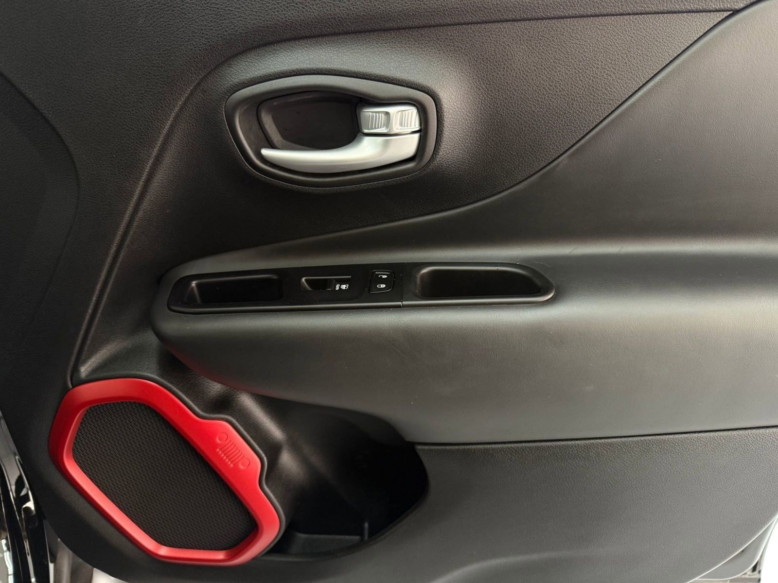 Used 2023 Jeep Renegade Trailhawk image 22