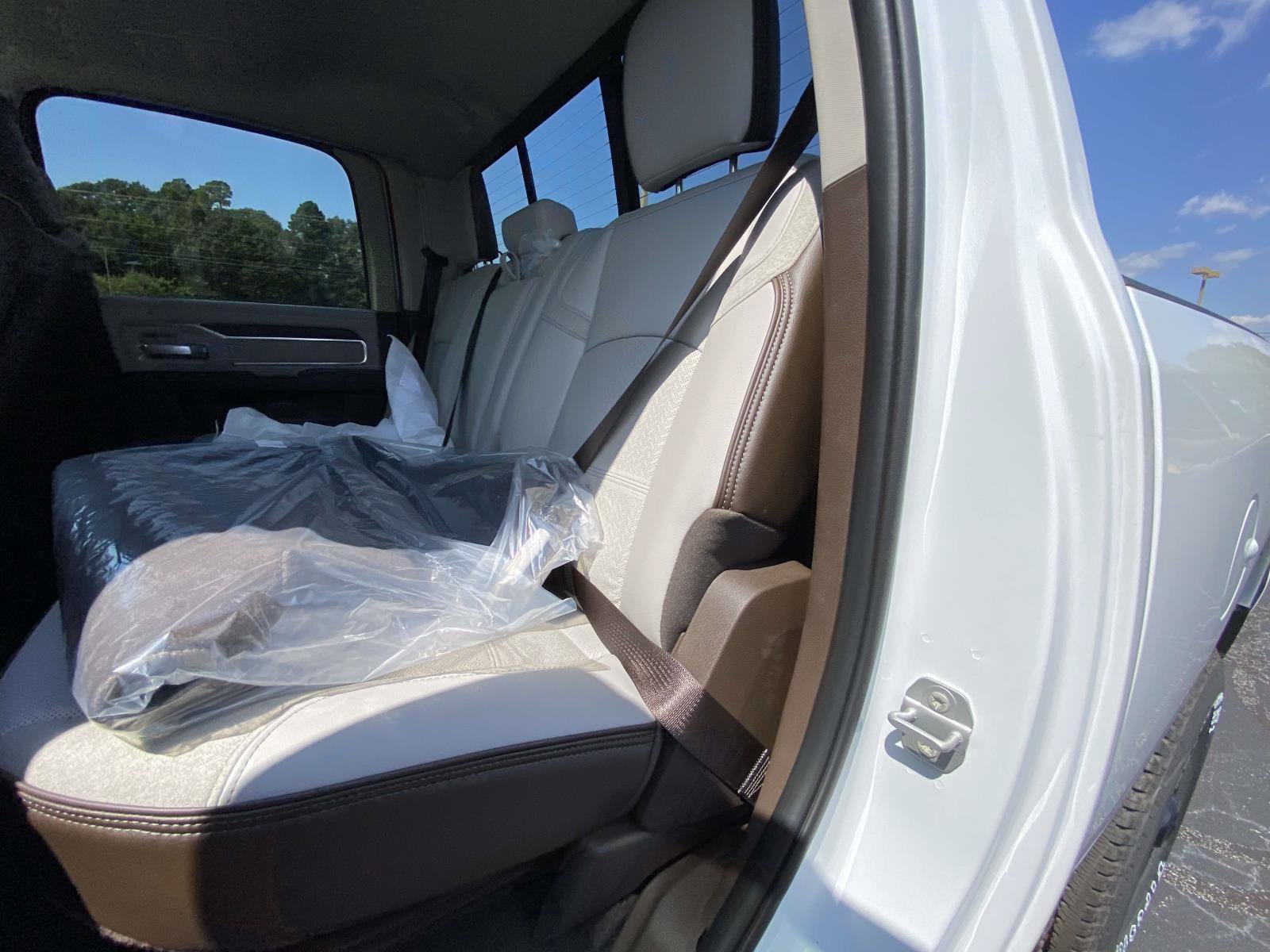 New 2026 RAM 2500 Laramie AWD/4WD image 12