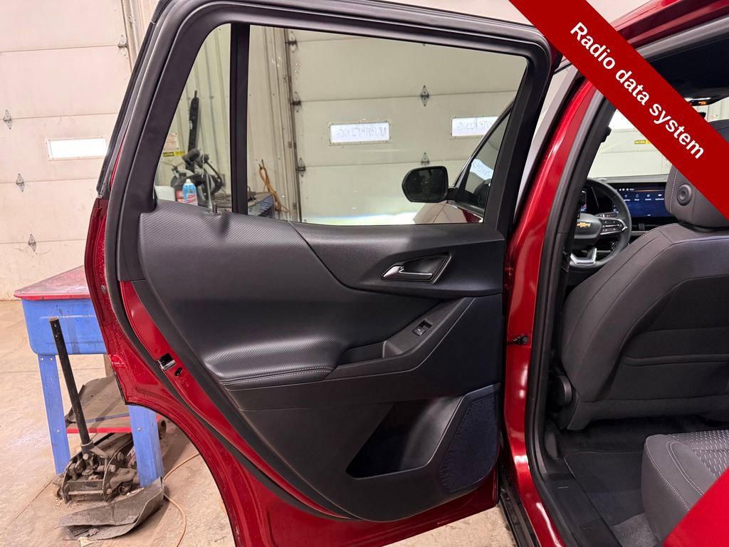 Used 2025 Chevrolet Equinox LT w/ Safety and Technology Package image 34