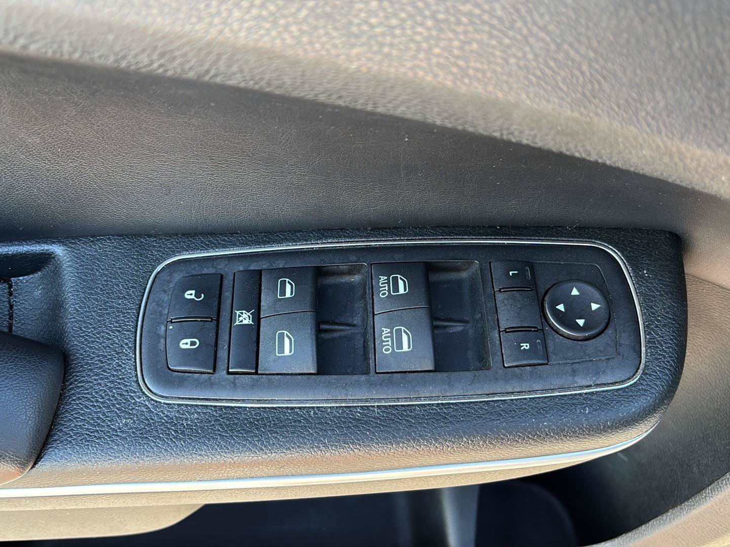 Used 2023 Chrysler 300 S RWD image 31
