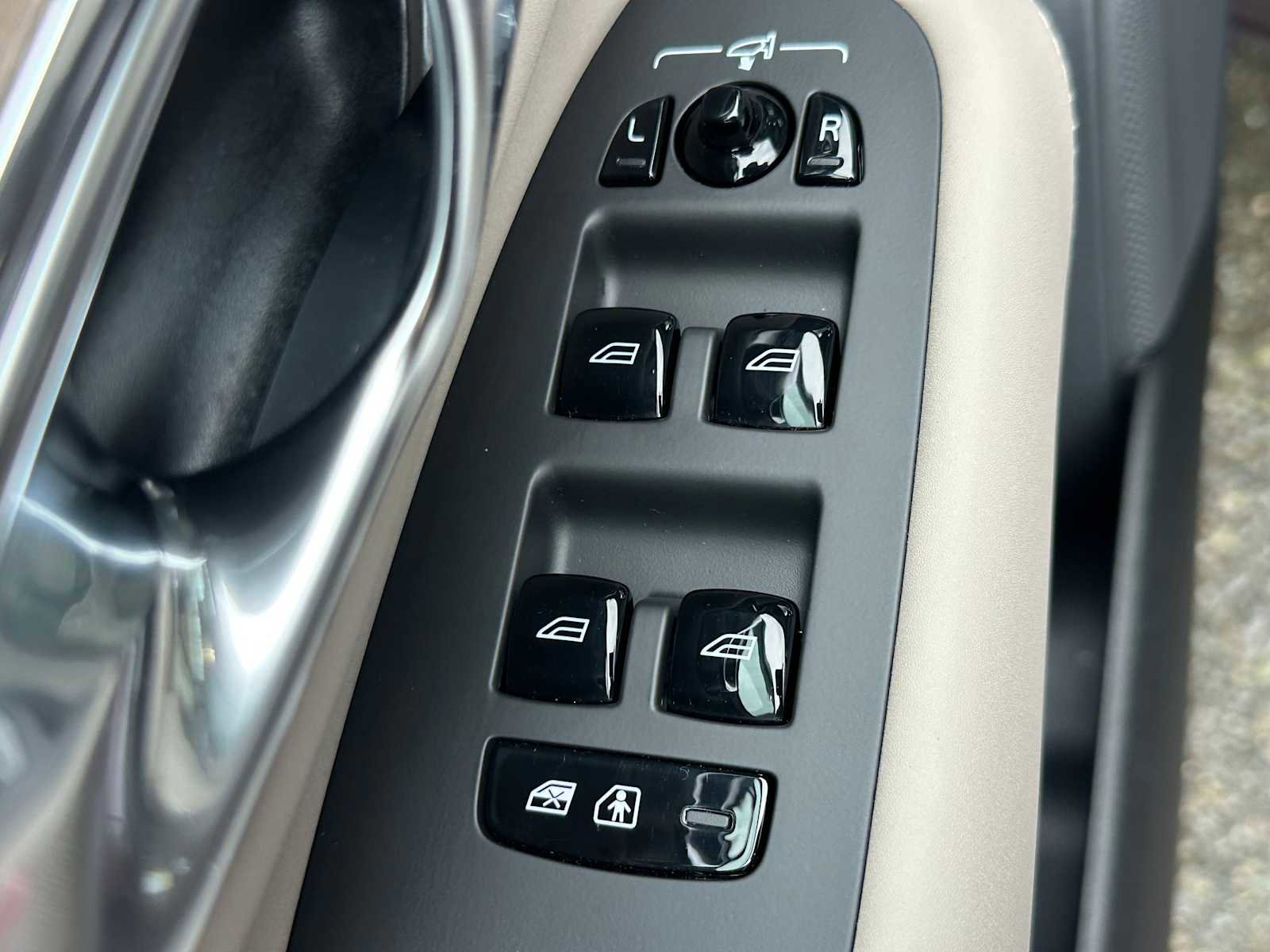 Certified 2025 Volvo XC90 T8 Ultra image 22