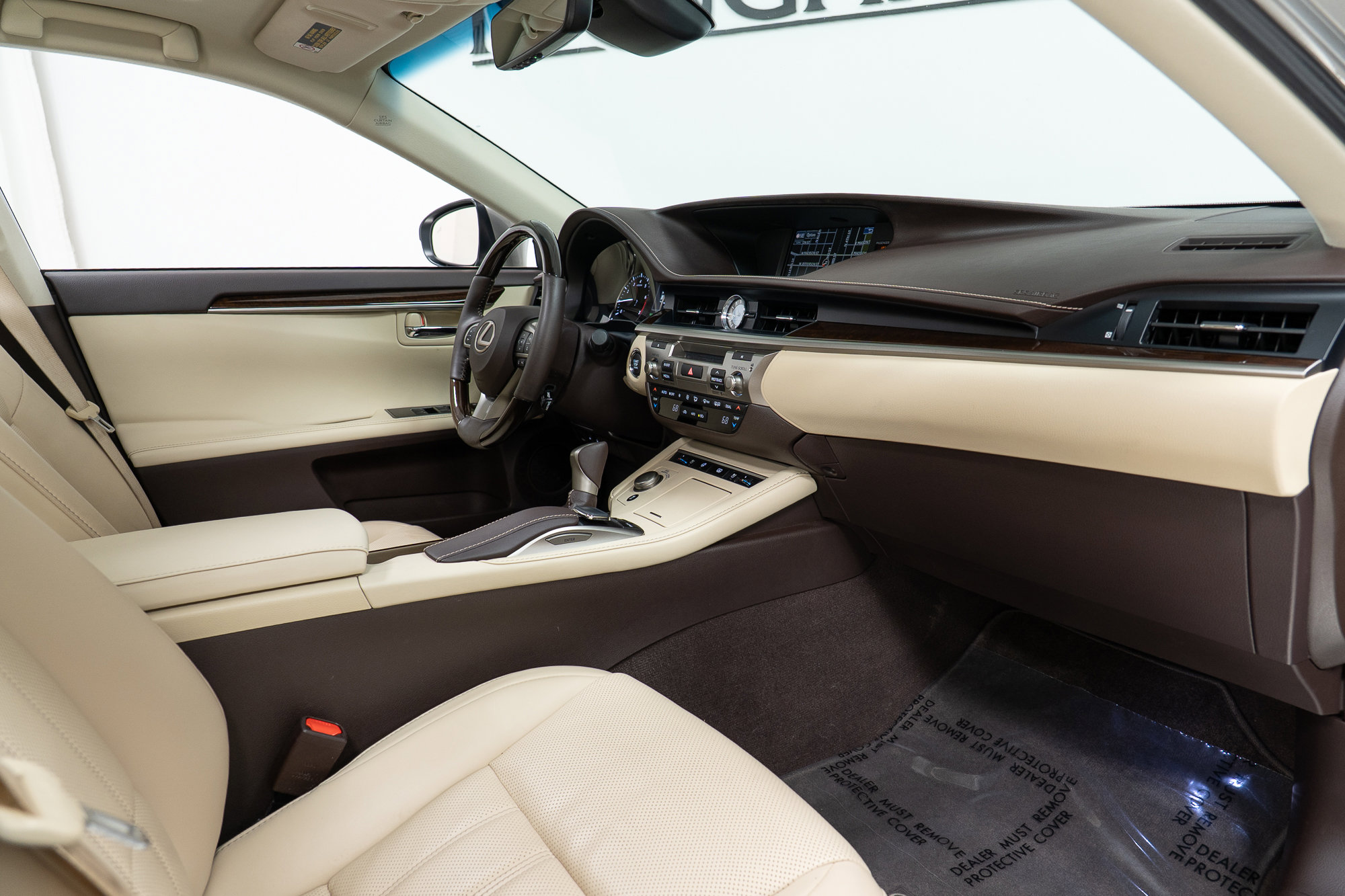 Used 2016 Lexus ES 350 w/ Luxury Package w/Wood Trim image 21