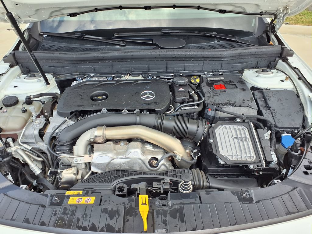 Used 2025 Mercedes-Benz GLB 250 4MATIC image 40