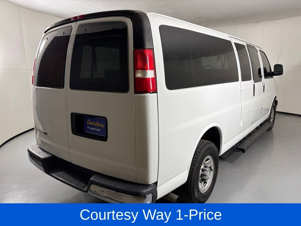 Used 2017 Chevrolet Express 3500 LT w/ LT Preferred Equipment Group RWD image 11